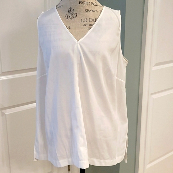 Lord & Taylor White Polyester Tank - Size 1X - Picture 2 of 3